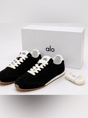 ALO Yoga Black Sunset Sneaker Athletic Shoes with White Accents